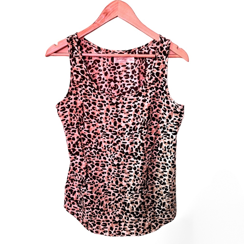 Nice leopard print top! Very comfy and can be dressed up or down. No flaws!